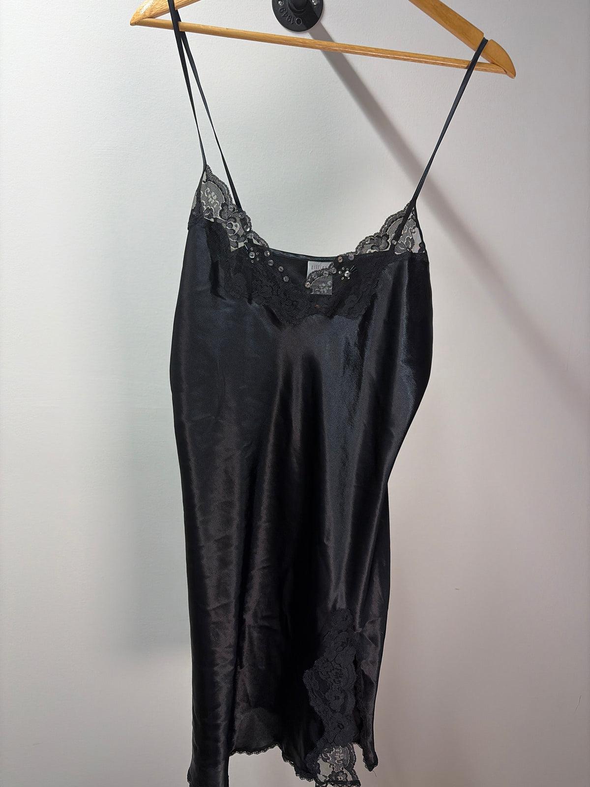 Gillian O’Malley Black Lace-Trim Slip Sleepwear in 1990 - M