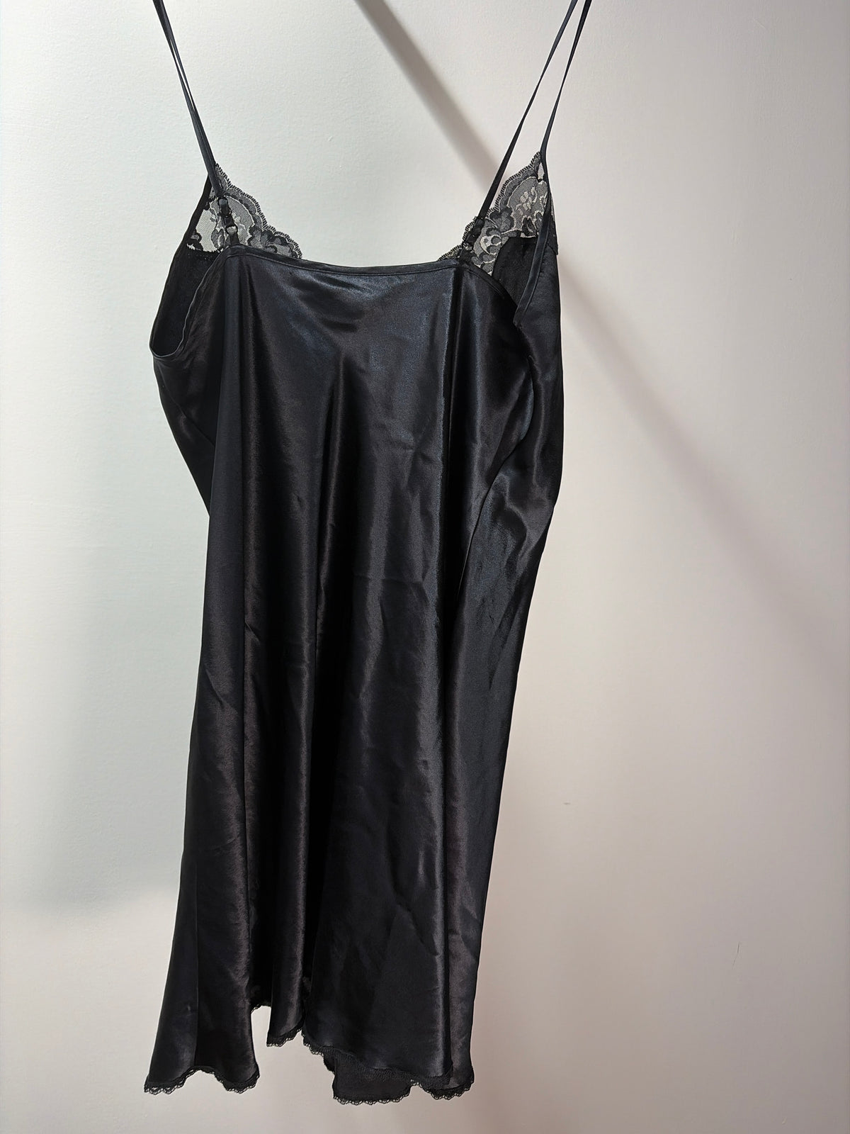 Gillian O’Malley Black Lace-Trim Slip Sleepwear in 1990 - M