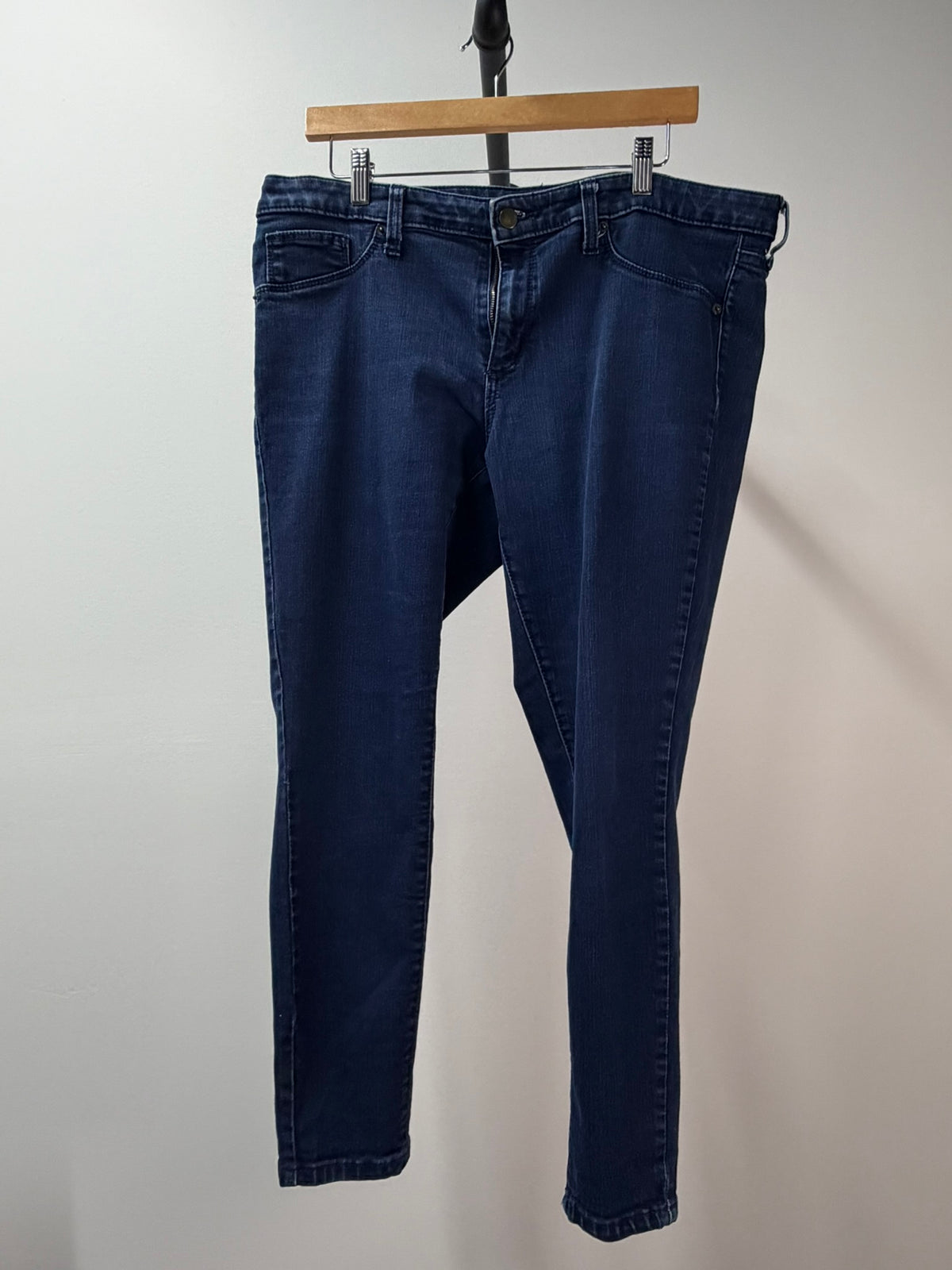 Universal Thread Dark Wash Skinny Jeans - Women’s 16/33
