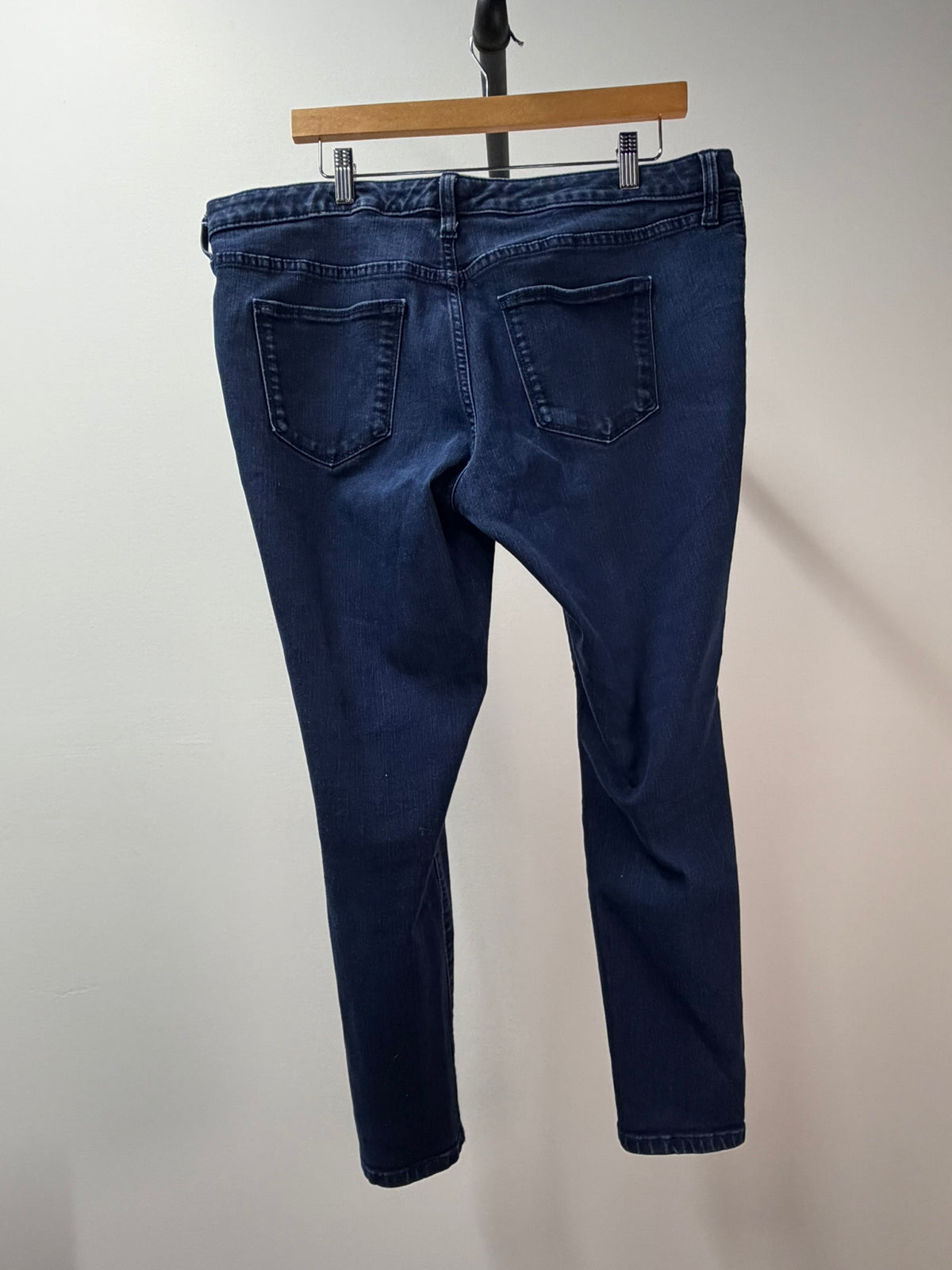 Universal Thread Dark Wash Skinny Jeans - Women’s 16/33