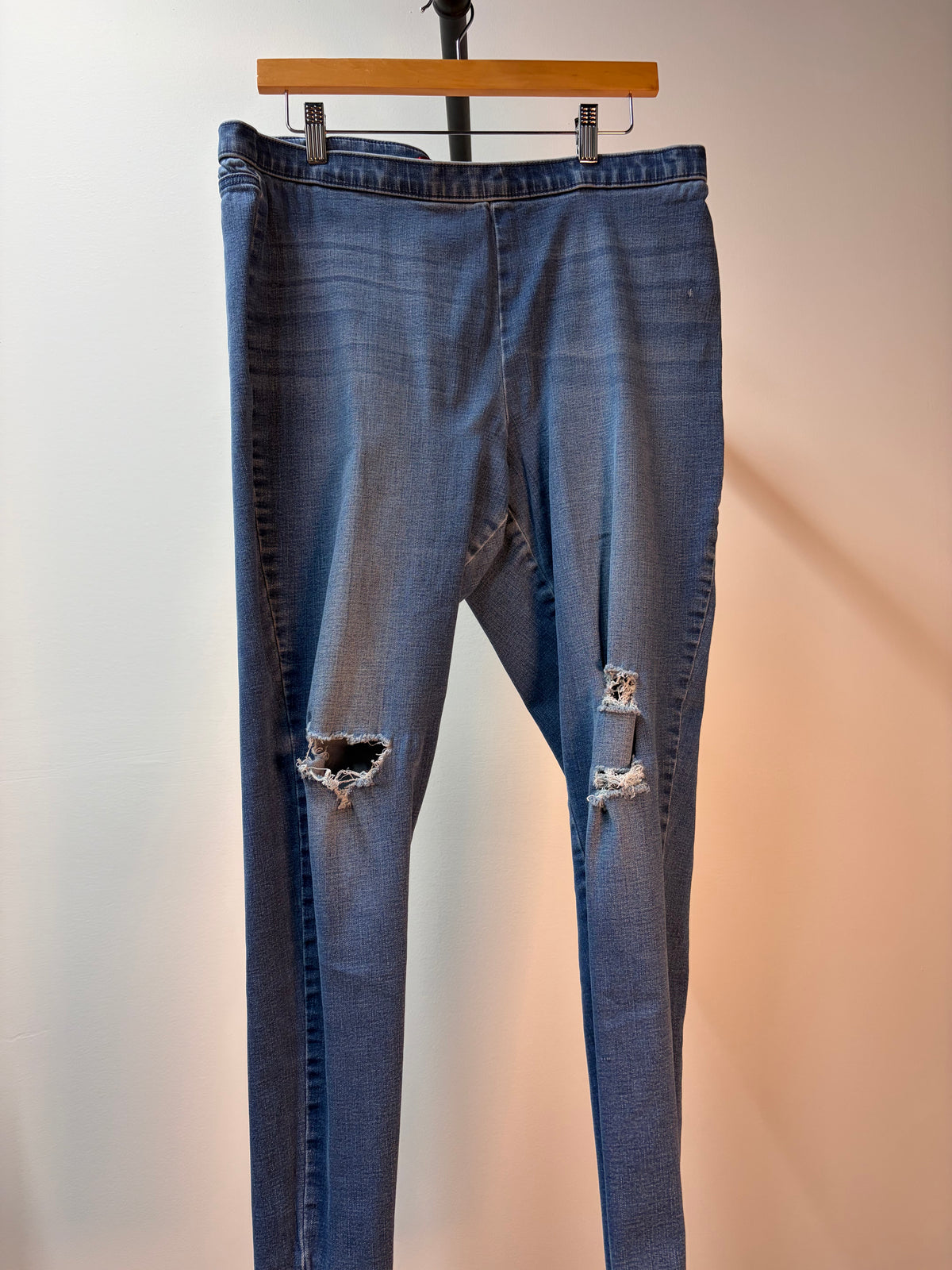 Jennifer Lopez Distressed Skinny Jeans - Women’s 16