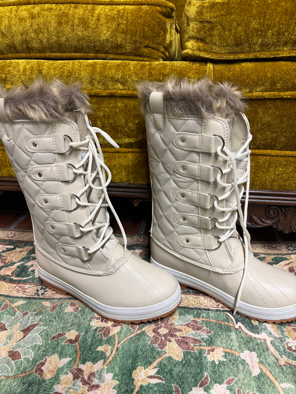 Room of Fashion Ivory Quilted Winter Boots | Women’s 7.5